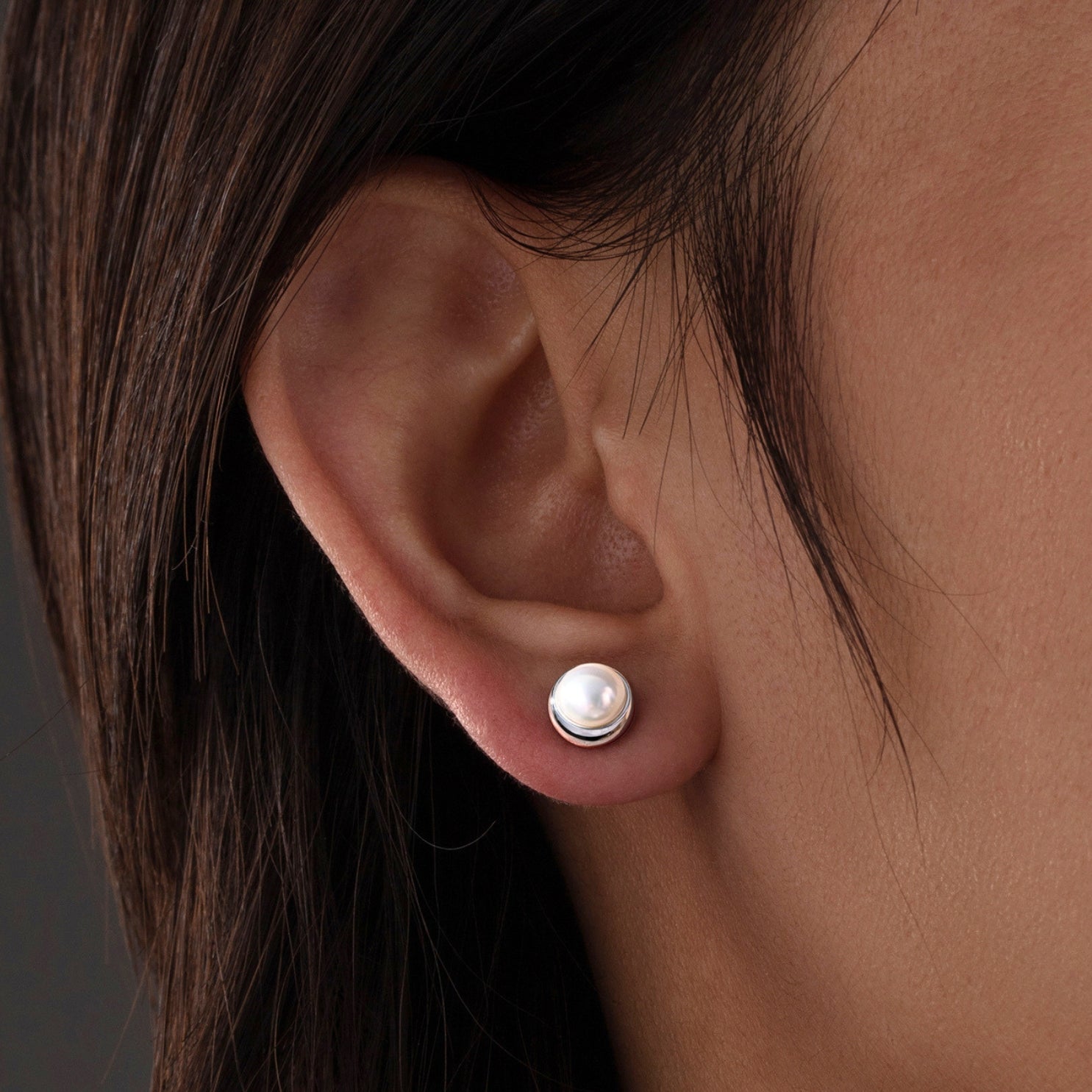 004. Pearl Jewelry: The Timeless Summer Essential