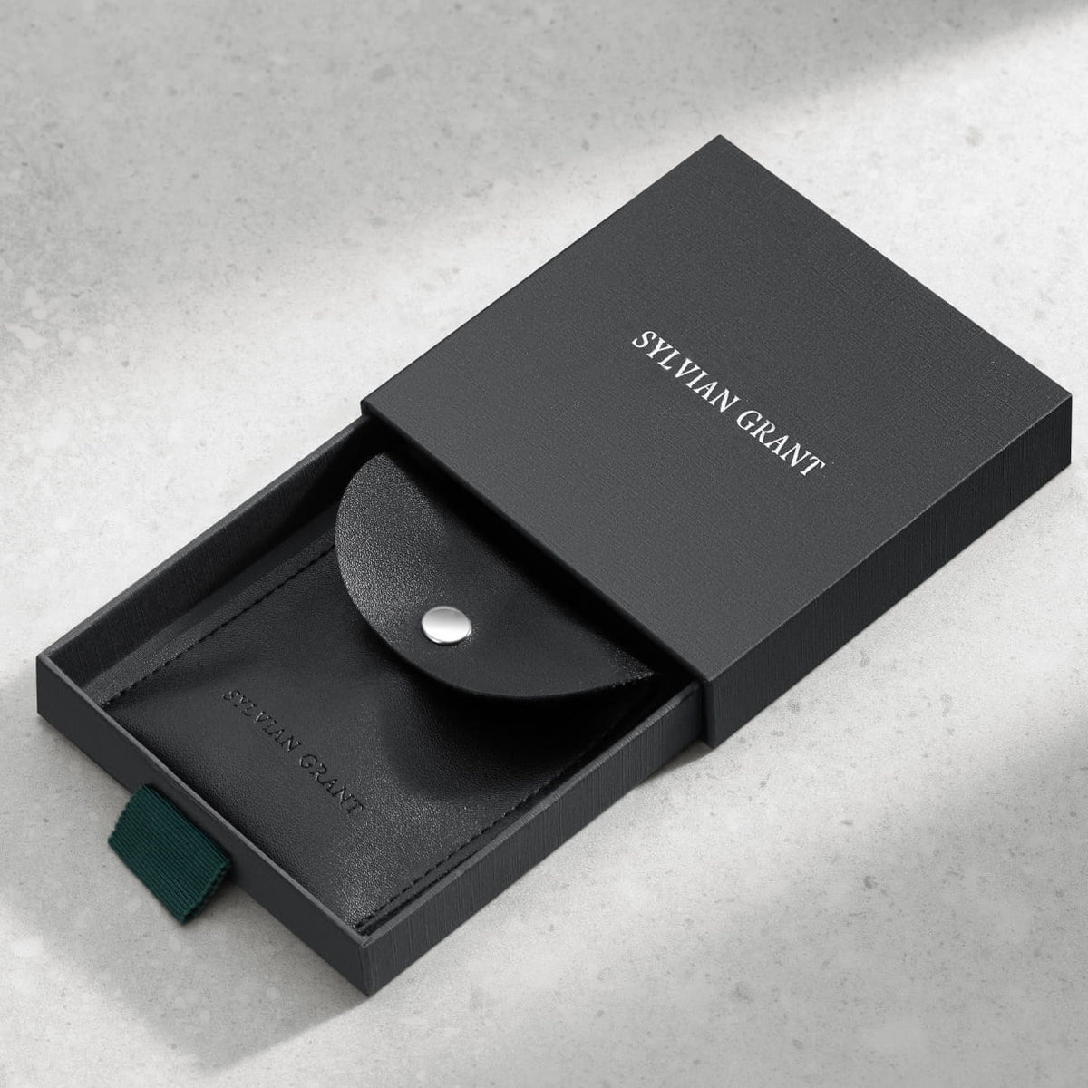 Gift Box - black leather wallet silver-toned snap