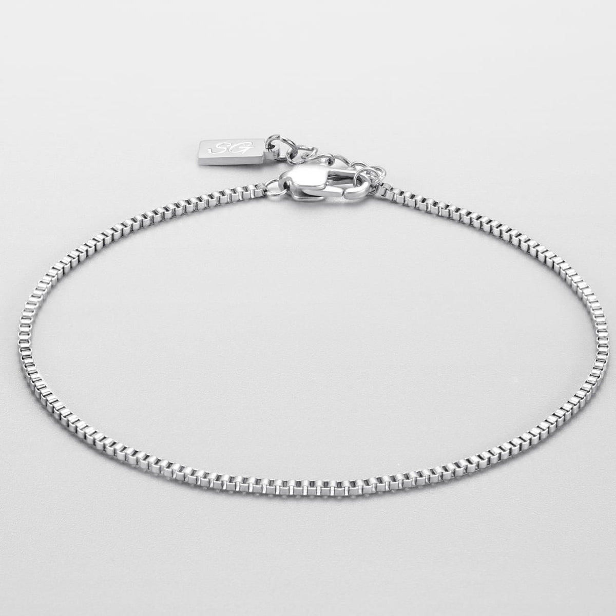 Minimal Box Bracelet - Silver - silver-toned box chain bracelet sleek