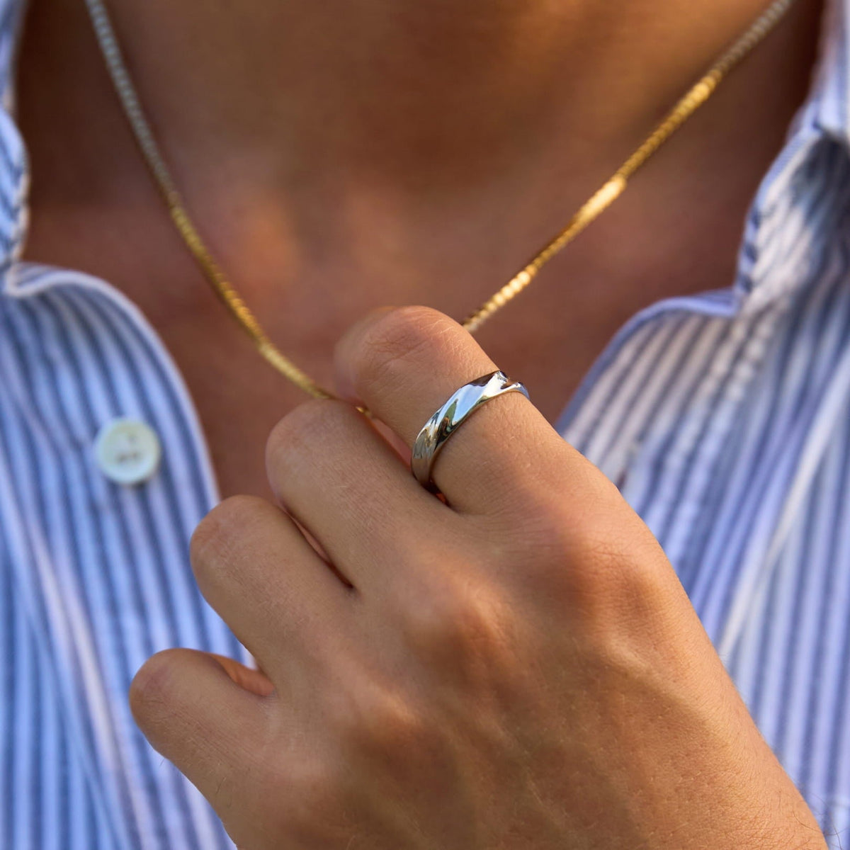Twisted Unisize Ring - sleek silver-toned ring modern twisted