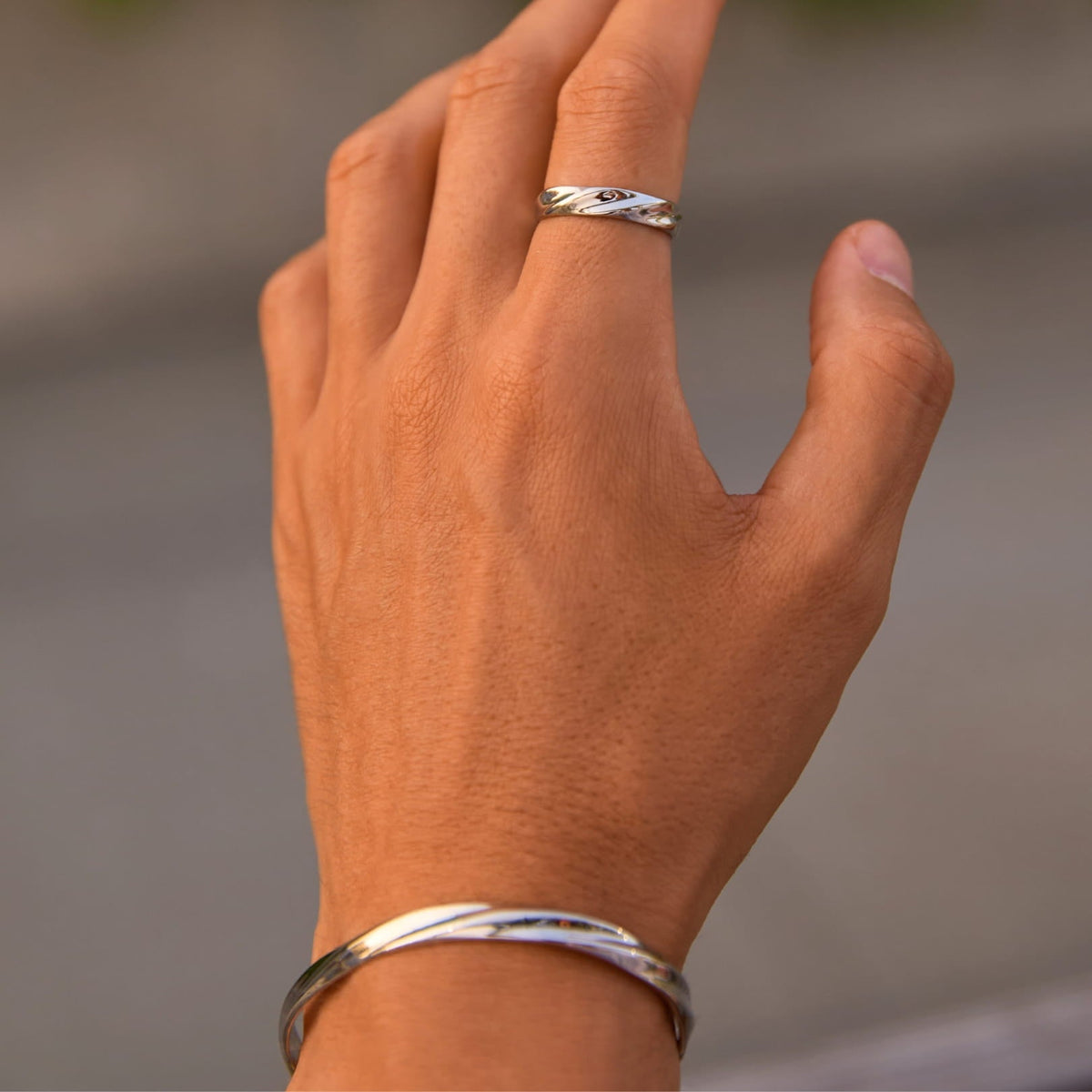 Twisted Unisize Set - sleek silver twisted band ring