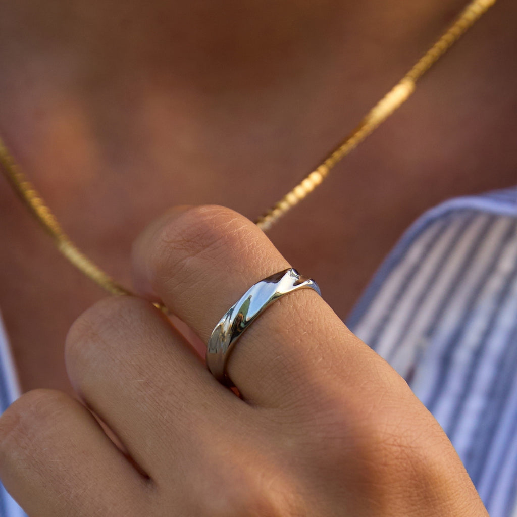 twisted unisize ring silver page